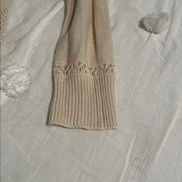 Elegant Cream Women's Sweater - Picture 4 of 8